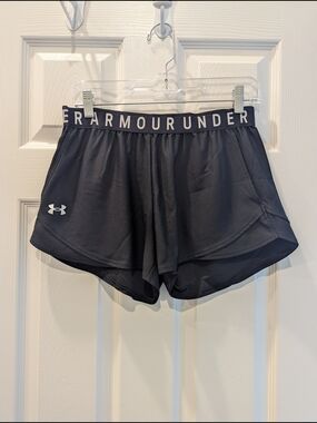 Under Armour Black Women's Athletic Shorts with Logo Waistband
